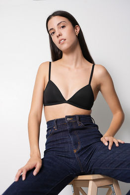 Laura Lopez model Spain agency polaroids digitals posing in studio wearing basic bra and black denim jeans Salitre Models