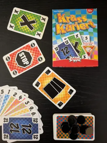 Kras Kariert also called Dealt! card game and components