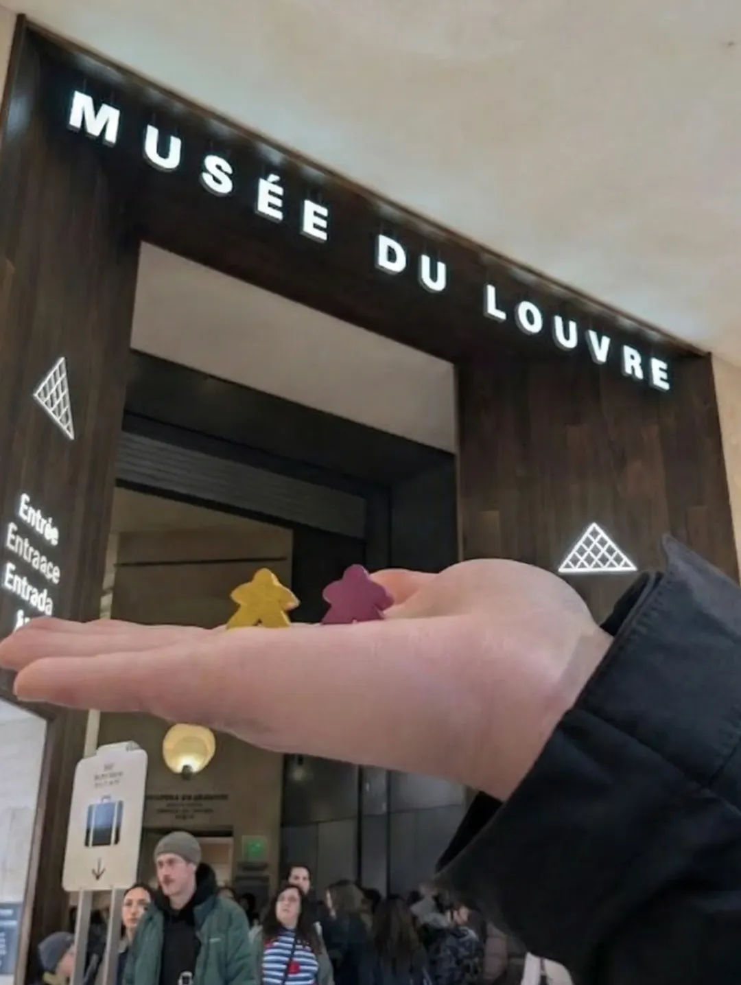 meeples at the entrance of musee du louvre