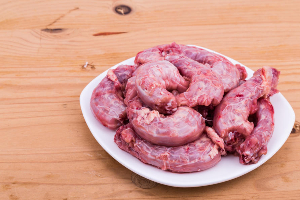 RAW CHICKEN LINKED TO PARALYSIS IN DOGS