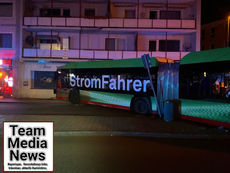 Do Elektro Bus prallt gegen eine Hauswand in Dortmund Hörde