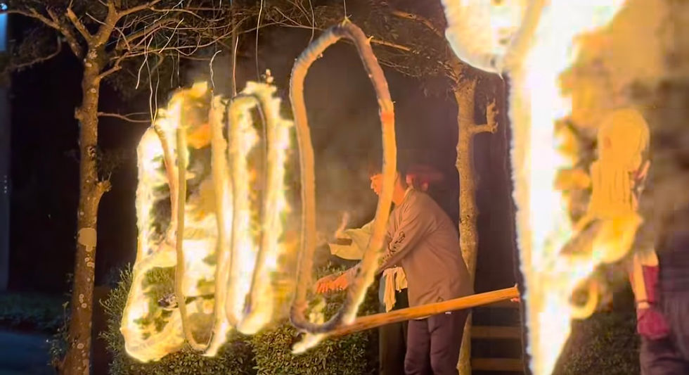 BUDDYの文字に火を灯す先生達