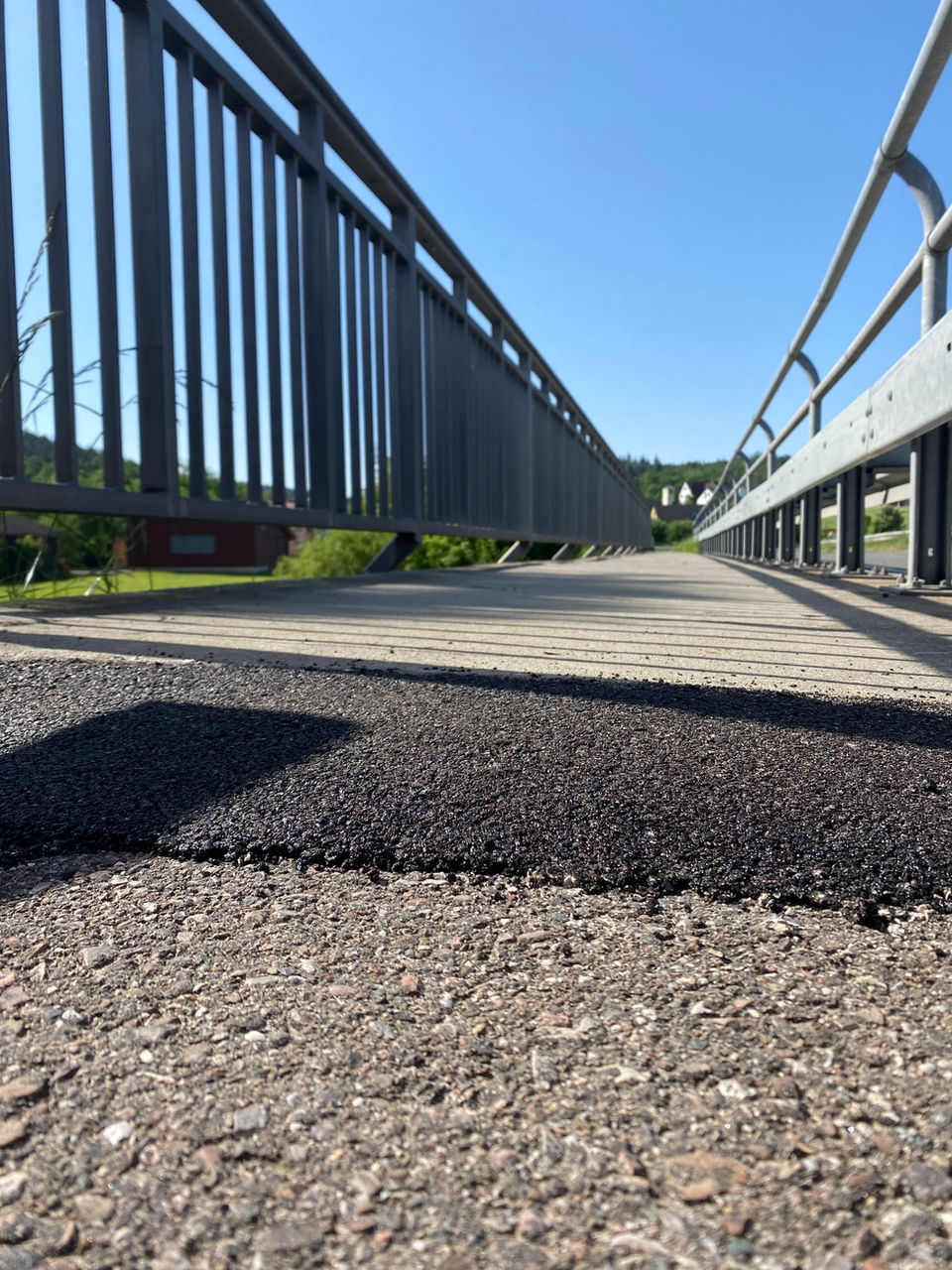 Anrampung eines Fahrradweges an eine Brücke mit AC5 der eka GmbH