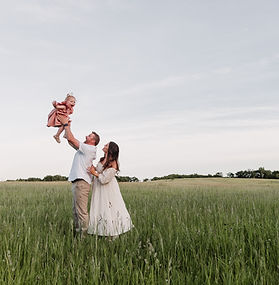 photographer specializing in maternity, family, individual, headshots, & sports photos. fine art photography consisting of macro floral imagery playing with chiaroscuro. studio lighting or natural lighting options in waunakee wisconsin