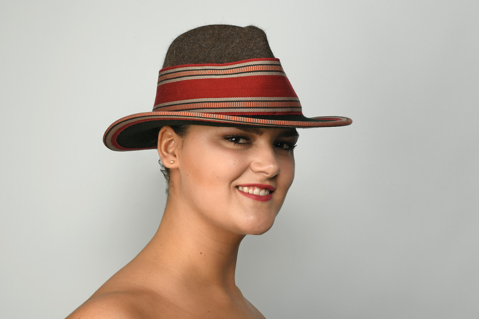 Thumbnail: Fedora MontMartre