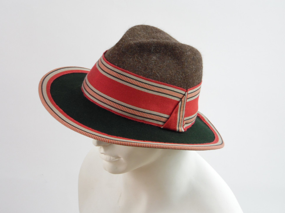 Thumbnail: Fedora MontMartre