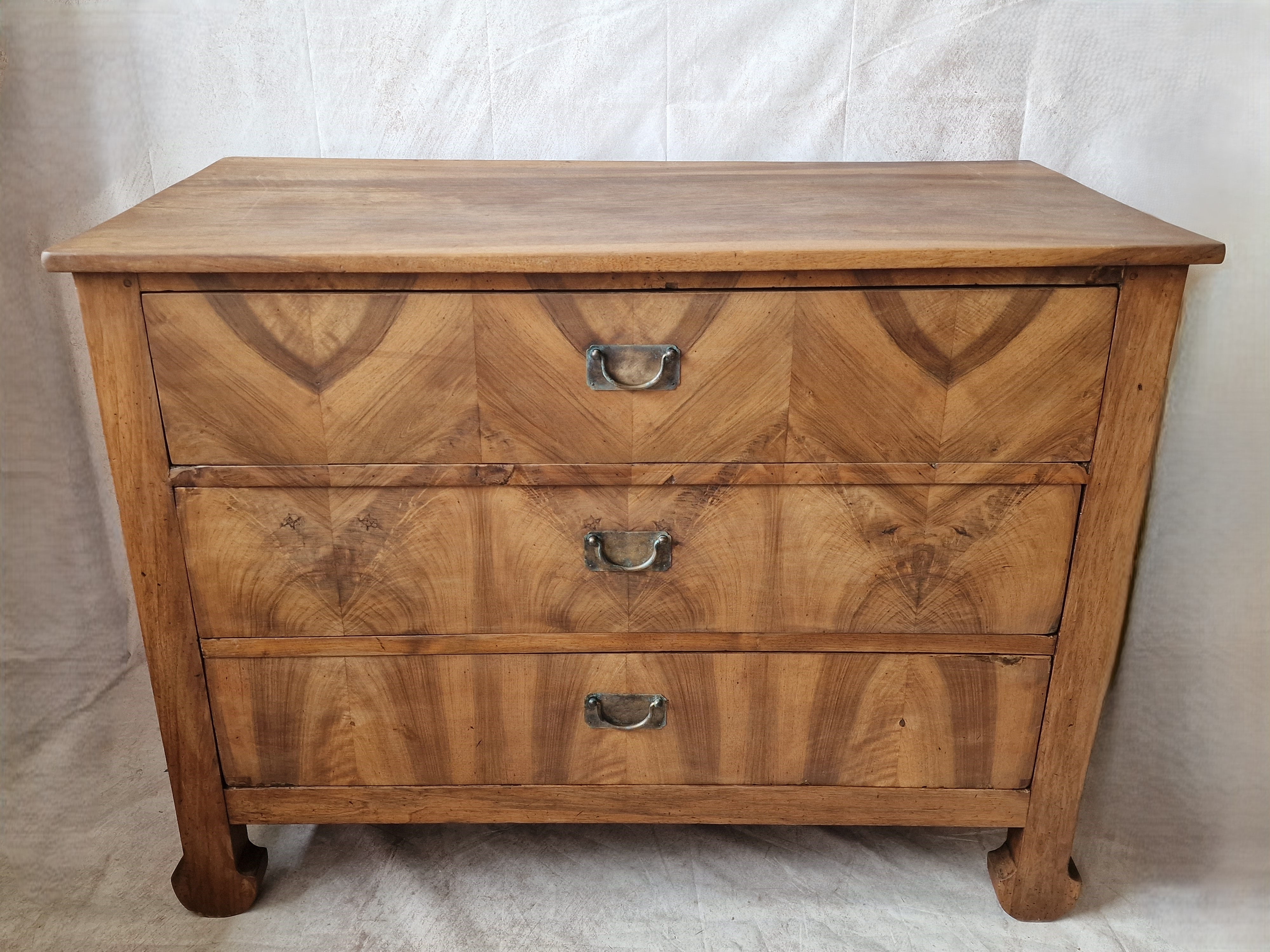 commode en noyer 19eme Biedermeier