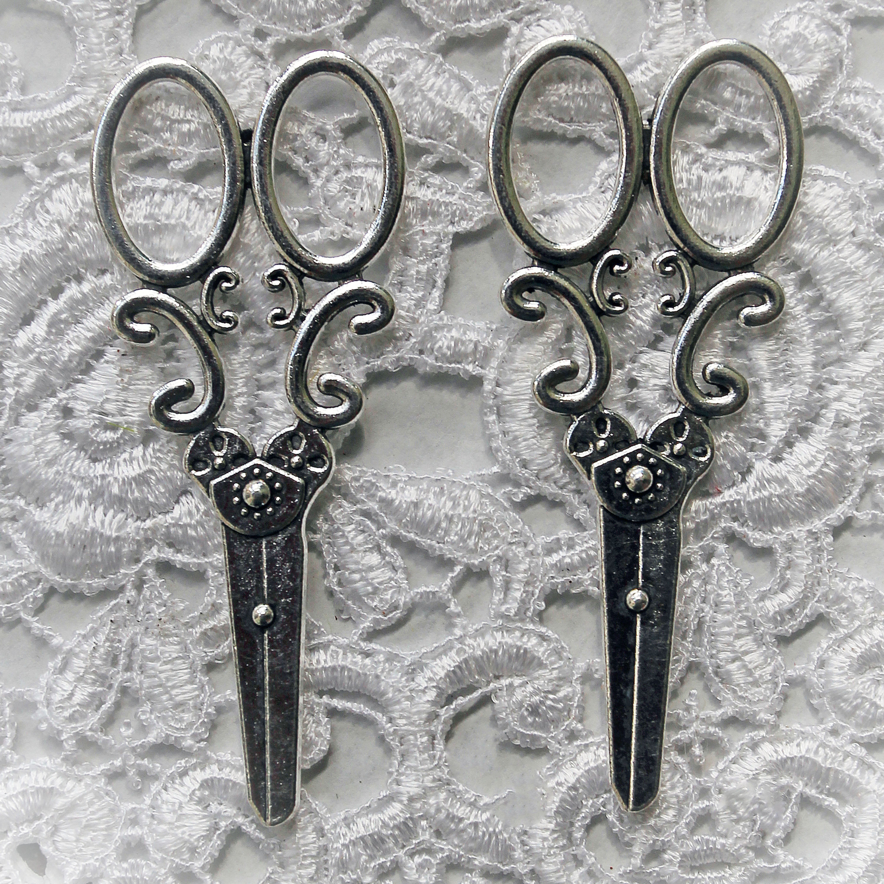Set Of 2 Shabby Sweet Scissors In Silver