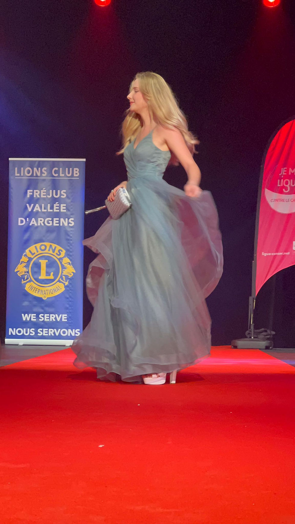 Thumbnail: Robe Princesse - tulle asymétrique 