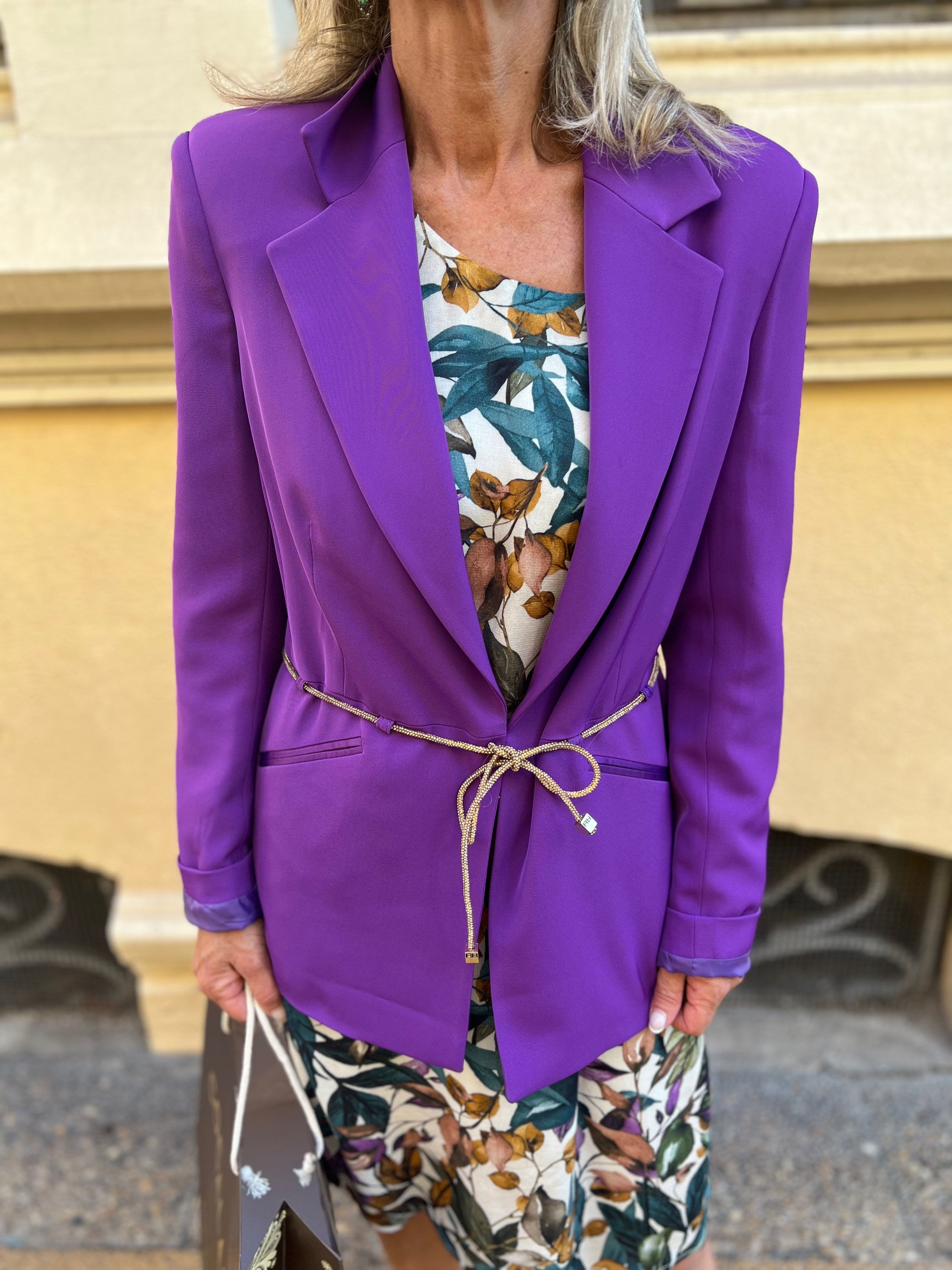 Blazer violet avec ceinture strass 