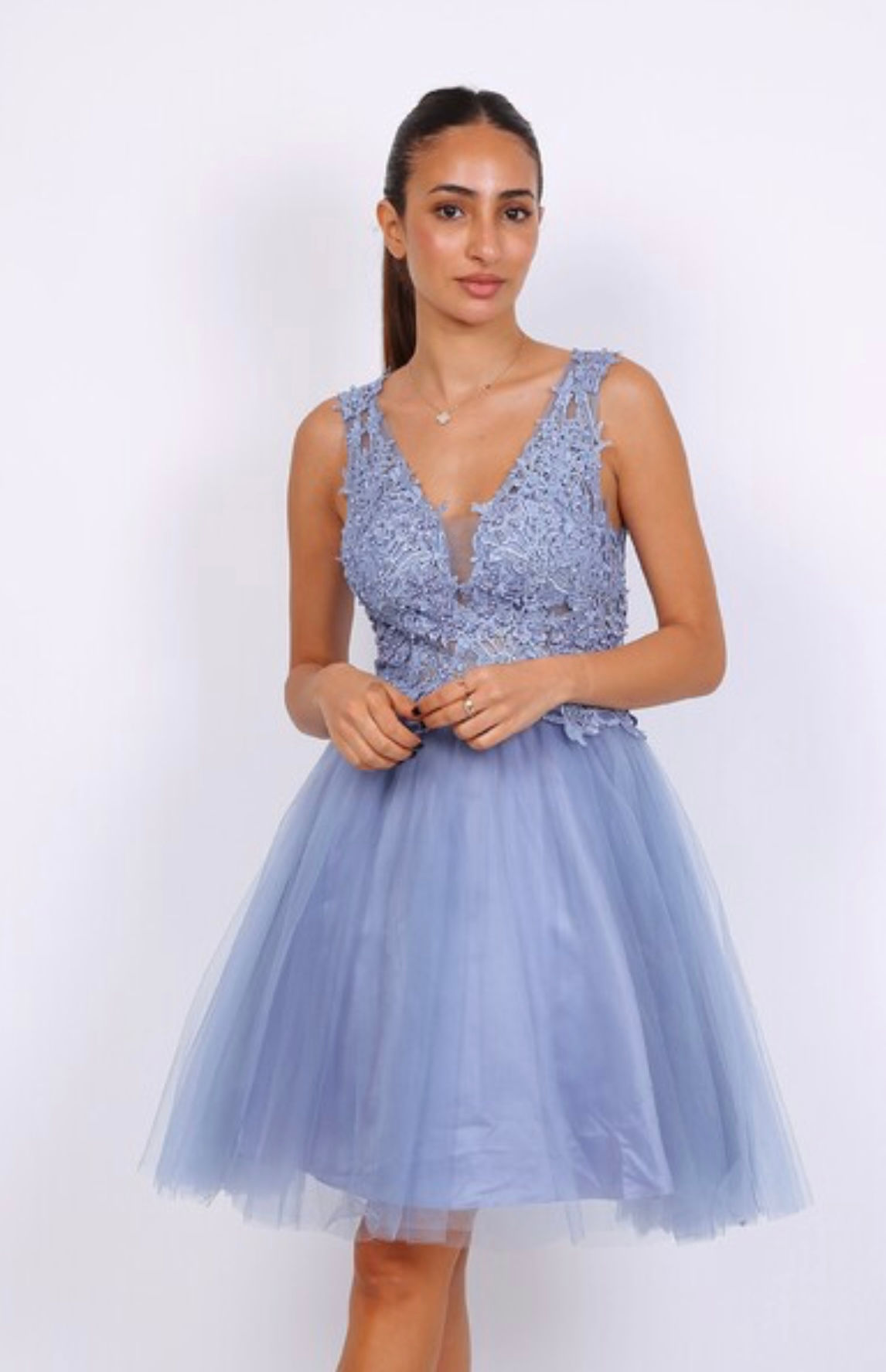Robe cocktail - dentelle et perles - bleu pastel