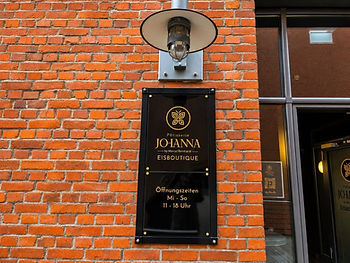 direkt oberhalb des Flagship-Stores „Pâtisserie Johanna“ hat Ende Juli die „Eisboutique by Pâtisserie Johanna“ Einzug gehalten