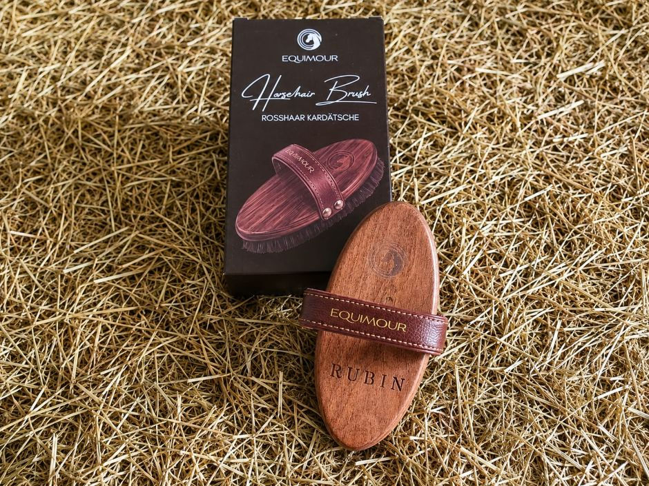 EQUIMOUR Kardätsche mit Gravur - ein tolles Geschenk für den Pferdeliebhaber