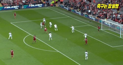 뚫리더라도 다른 선수가 끝까지 커버해준다.