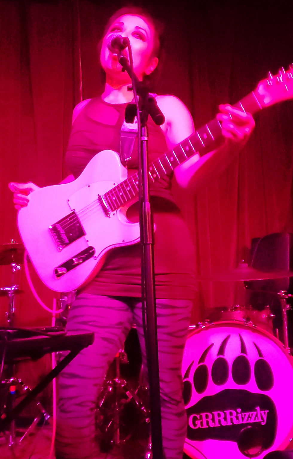 pic by lisa koenig. dec 14, 2025 at the crypt bar in oly, wa