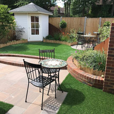 A cosy backyard garden