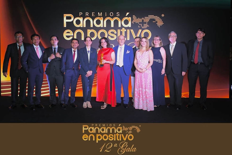 Dra. Mayo, La ministra de Cultura de Panamá, Maruja Herrera, y el Equipo de Fundación El Caño