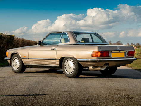 Photos - A collection of Mercedes-Benz SL's -Classic Connection