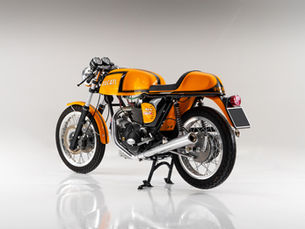 Studio Photography : Ducati 750 Sport "Z Stipe"
