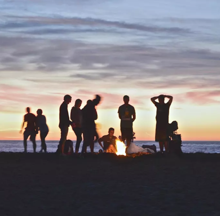 ¿Y si tener amigos ayudara a mantenerse joven? Una investigación confirma que la vida social podría retrasar el envejecimiento