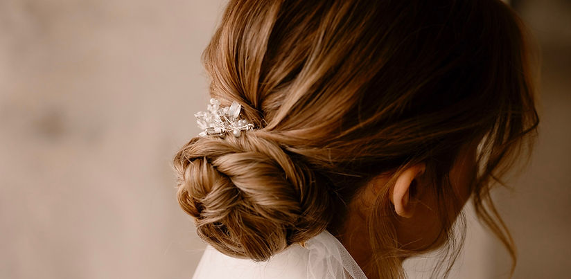 Coiffure de mariage près de Garchizy. Coiffeuse professionnelle au studio ou sur votre lieu de cérémonie