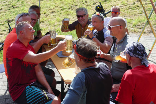 Bilder von den Speisen und der Skihütte