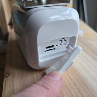 Netview Birdfy Smart Birdhouse with camera - memory card slot and reset button