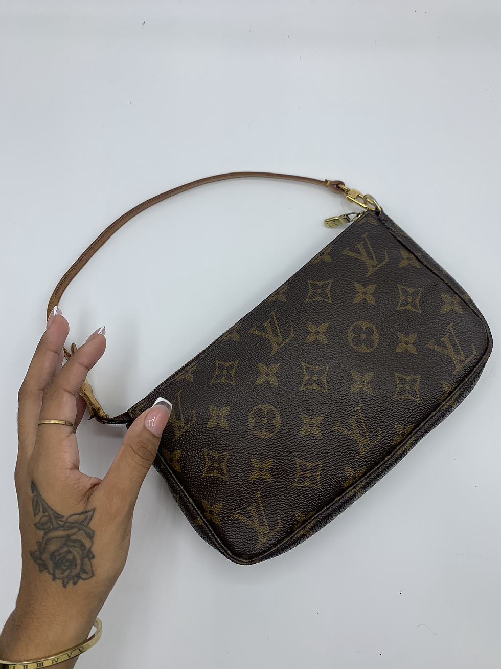LOUIS VUITTON Pochette