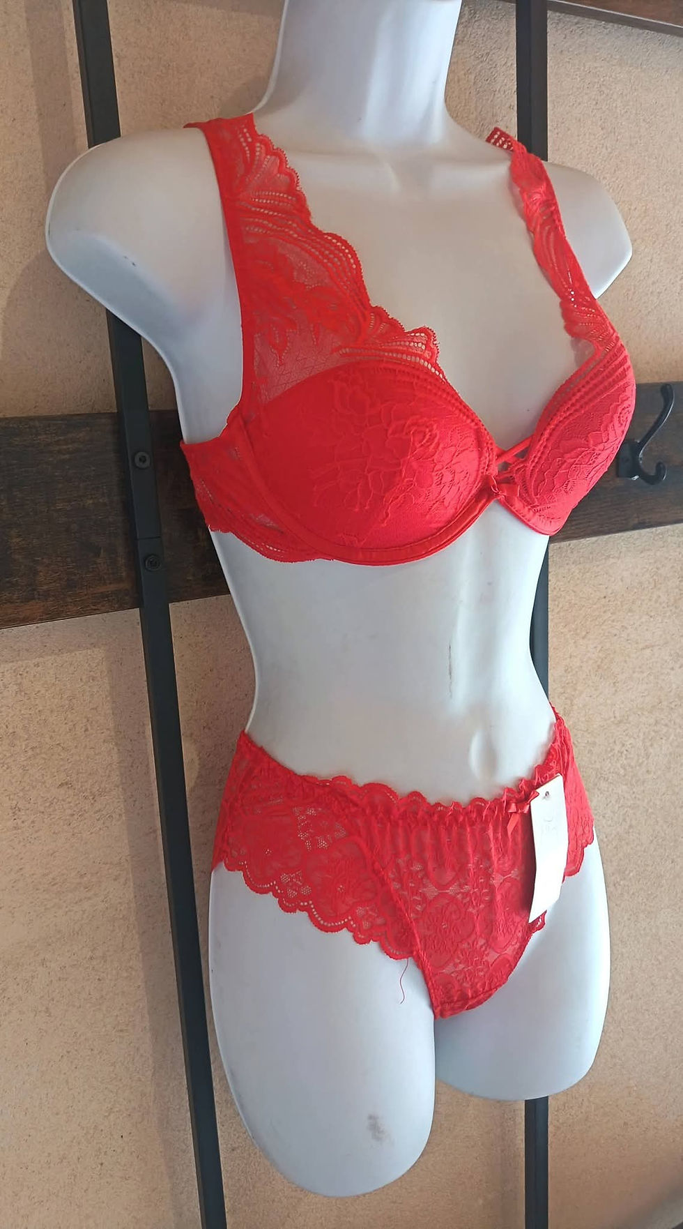 Miniature : Ensemble de lingerie Neuf rouge Intense en dentelle 95B/ M