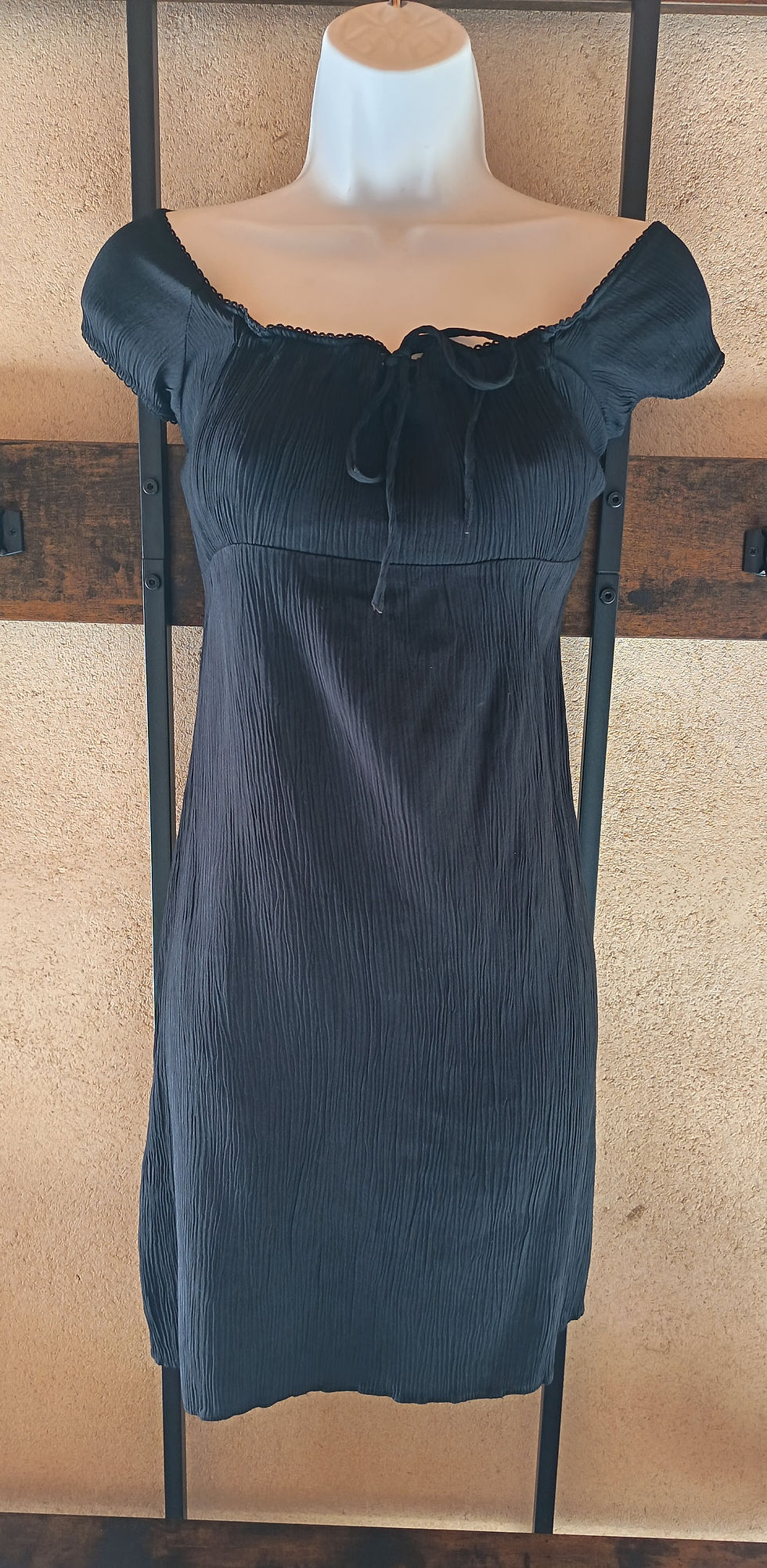Miniature : Petite Robe Noir plissée T-40 