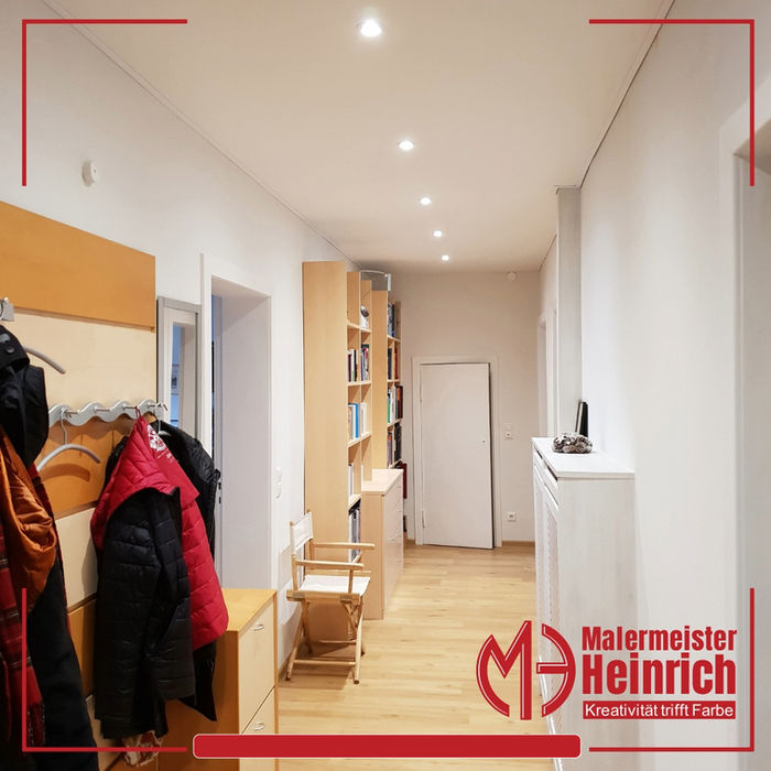 Klassischer Flurbereich mit hellen Wandflächen – sorgt für eine freundliche und einladende Atmosphäre.
