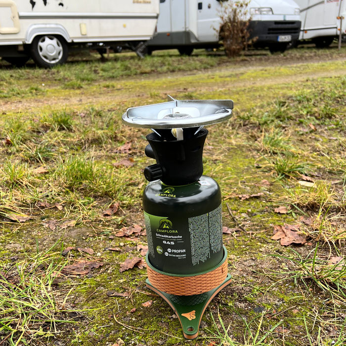 SheltaFlex TableBase Mag mit aufgestecktem GasLock, magnetisch fixiert und gut sichtbar zur Darstellung der Steckfunktion.