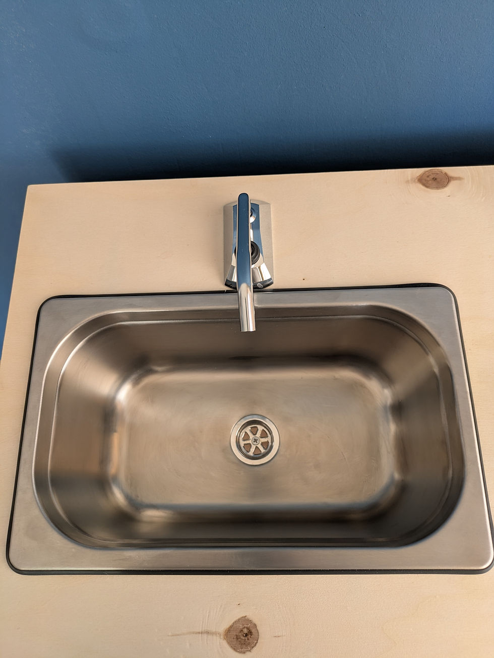 Miniatura: Mueble fregadero para camper de 12 mm en madera natural con bomba de 12V