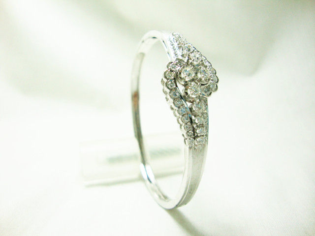 Thumbnail: 18K WHITE GOLD DIA BANGLE 40/153P 2/20P 2/30P