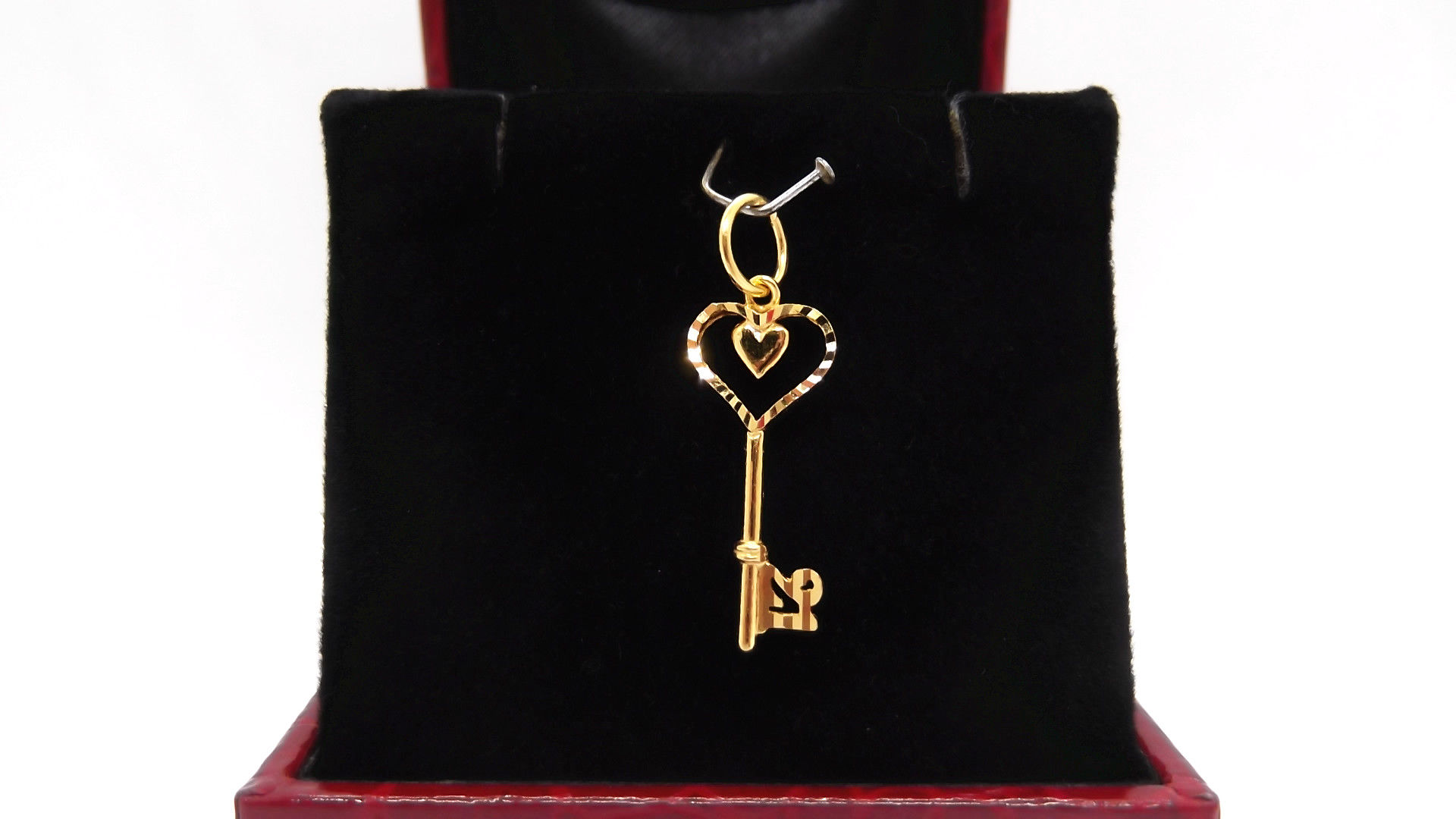 916 GOLD PENDANT