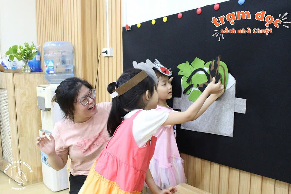 Các bé hóa thân thành nhân vật và tham gia kịch tương tác cùng nhà Chuột