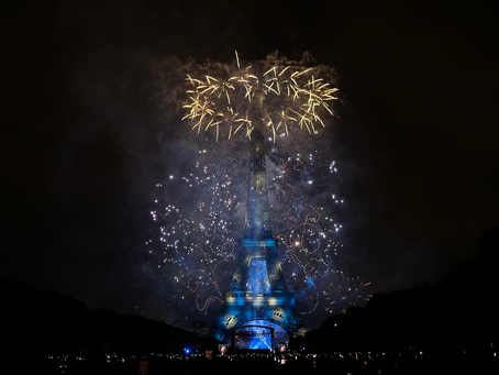 Sous le ciel de Paris #1 - Spectaculaire feu d'artifice au pied de la Tour Eiffel
