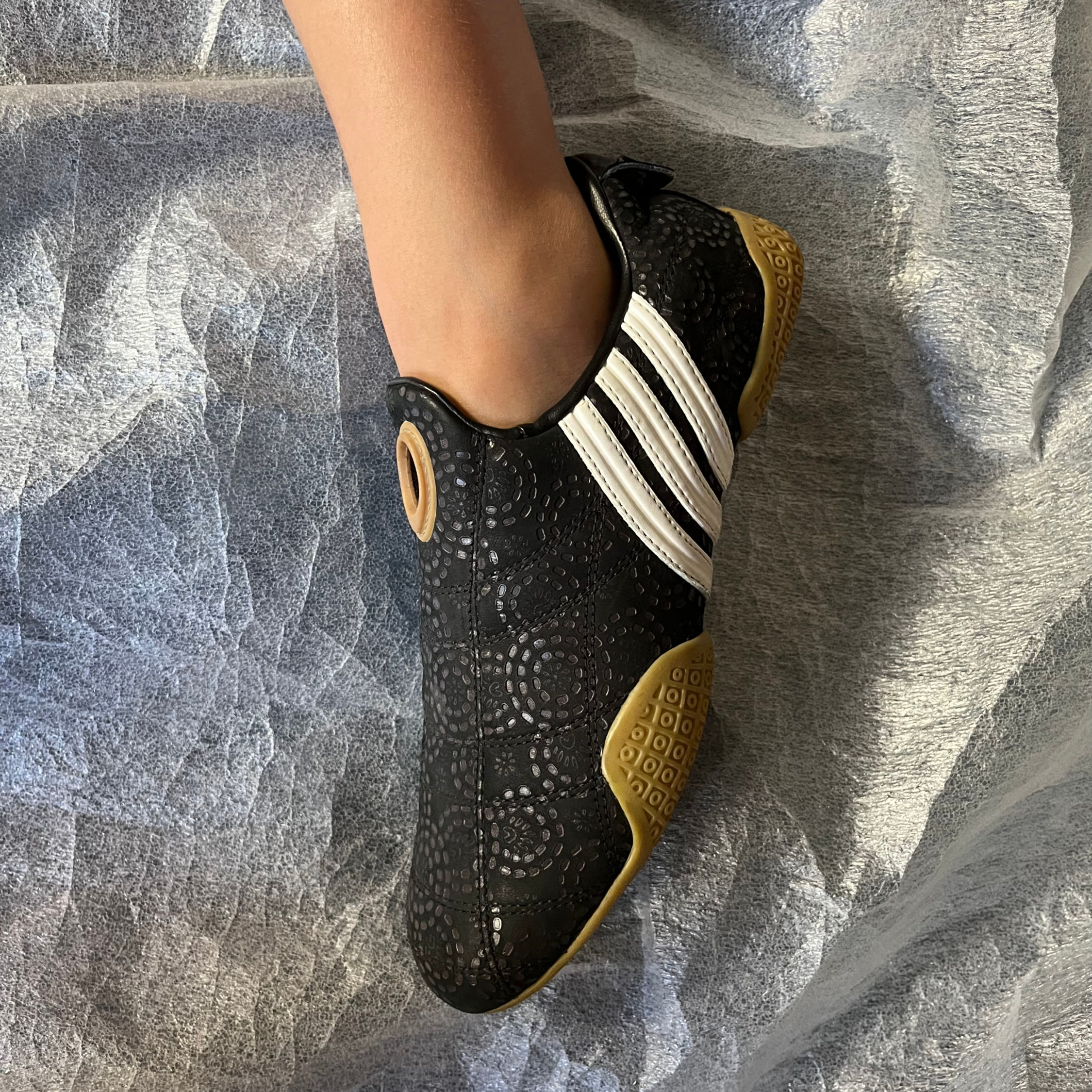 ADIDAS WMNS CHEN TAO US 6.5 EU 38