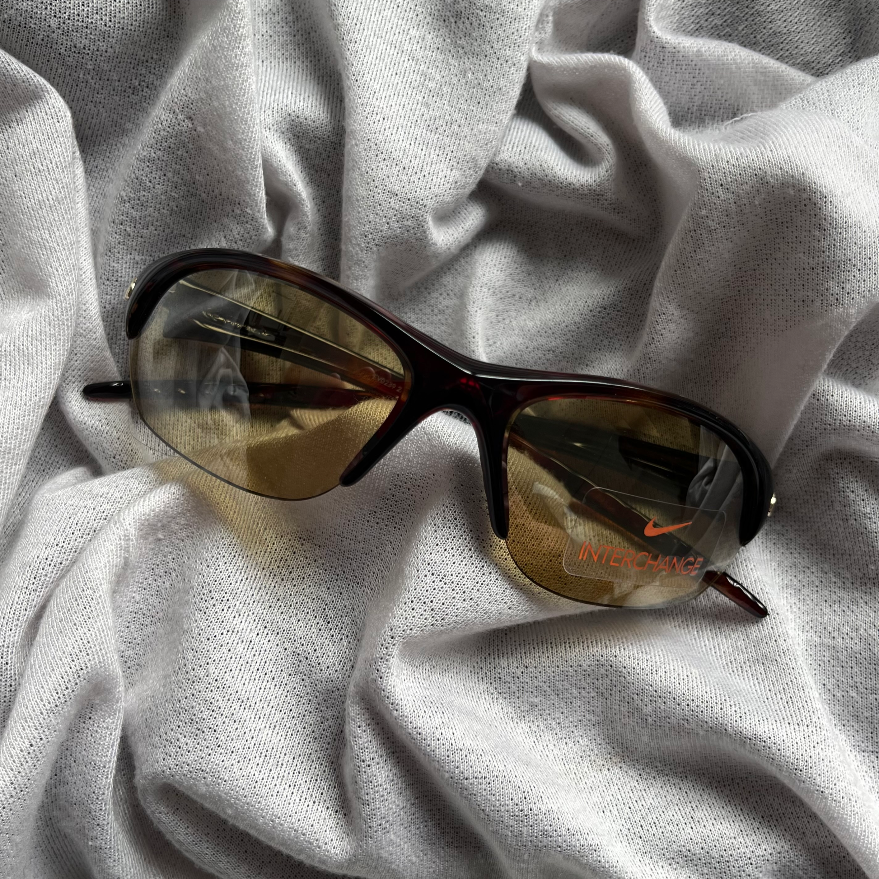 NIKE SPORTY SHADES