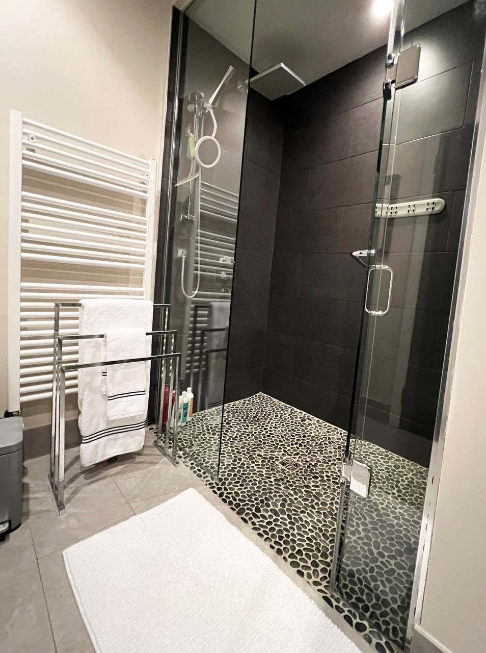 Feel like a rockstar in the shower! Our natural stone shower hits pressure points like a spa expert. Then, indulge in eucalyptus-scented shower bombs. Finally, wrap up in our fluffy towels - it's like a hug from a cloud!