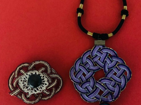 【水引講座 上級コース 生徒様の作品】ペンダントと帯留めを制作しました 折形礼法、水引カルチャー倶楽部