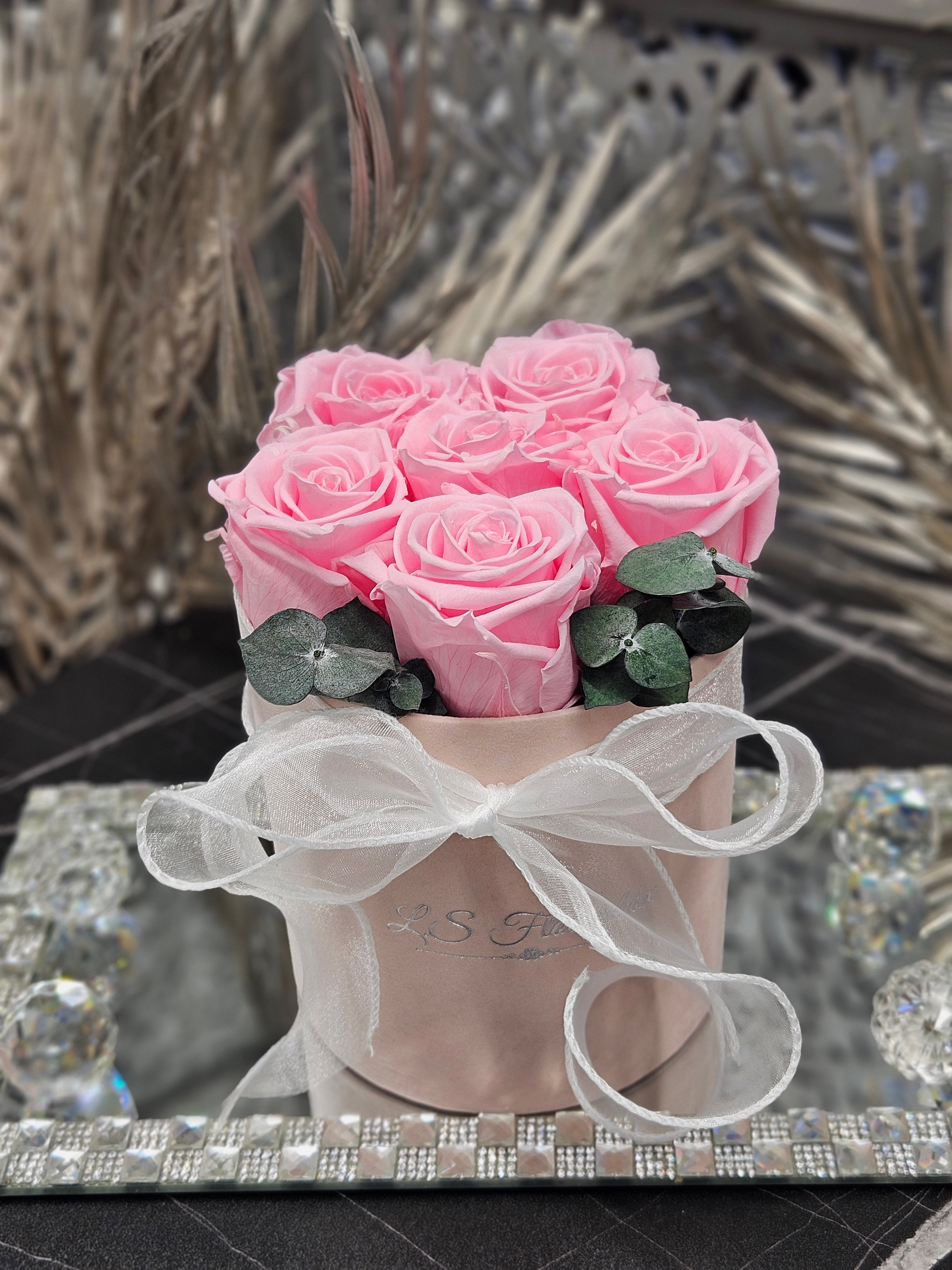 Velvet Ruusuboksi, 6 ruusua ja eukalypti