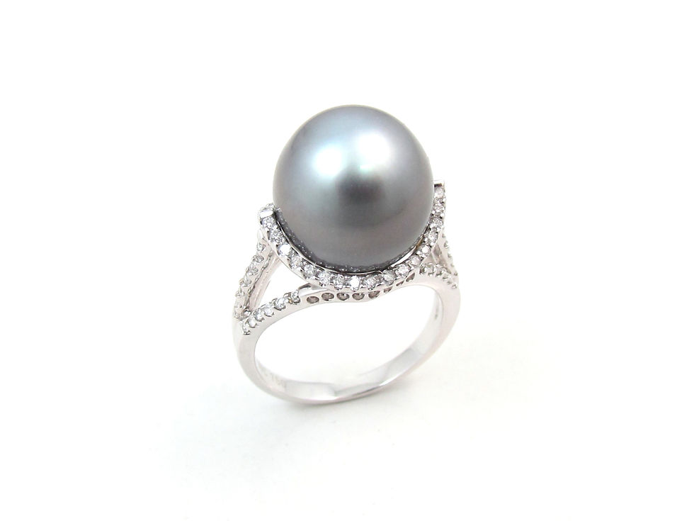 Thumbnail: 18kt White Gold Black Tahitian Pearl and Diamond Ring