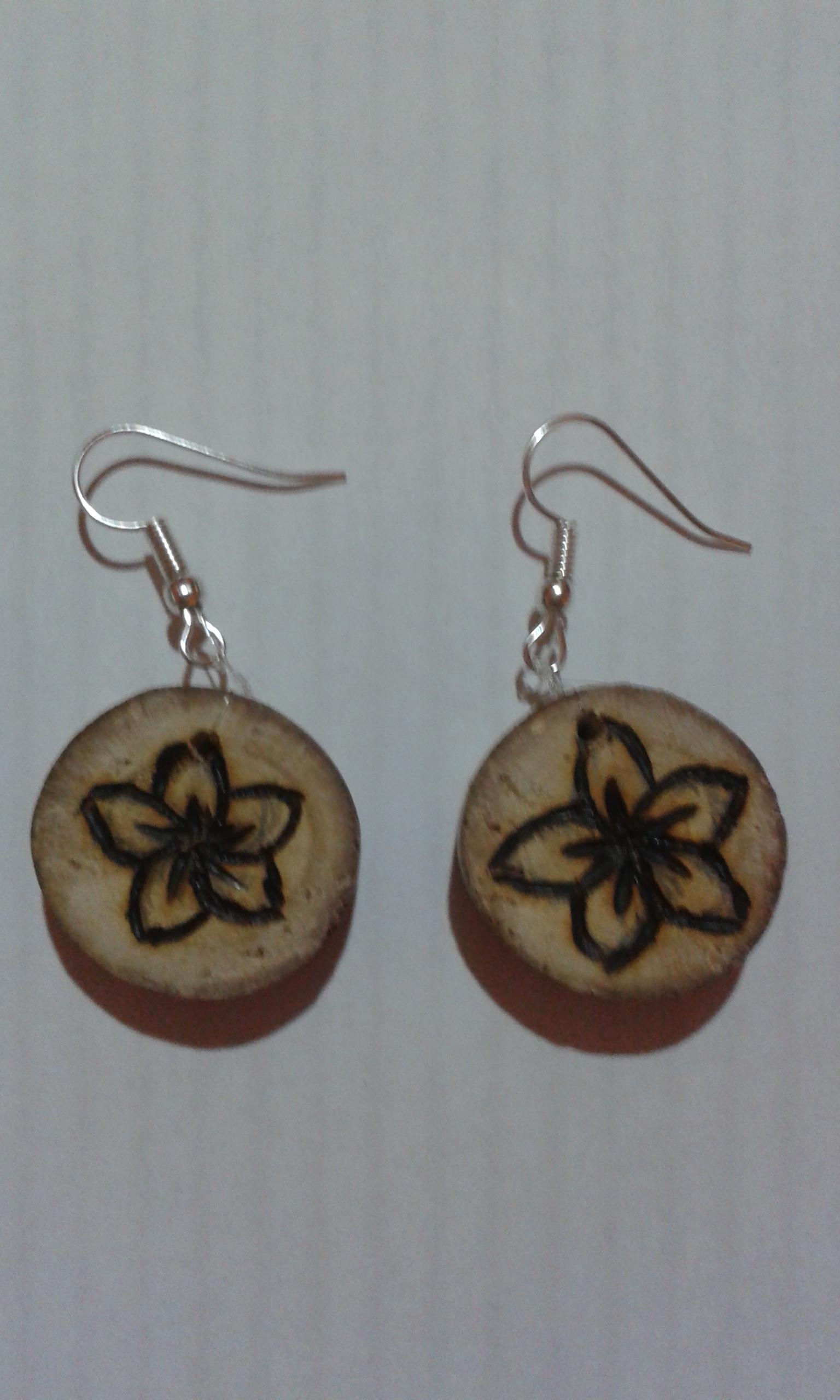 parure de bijoux en bois flotté