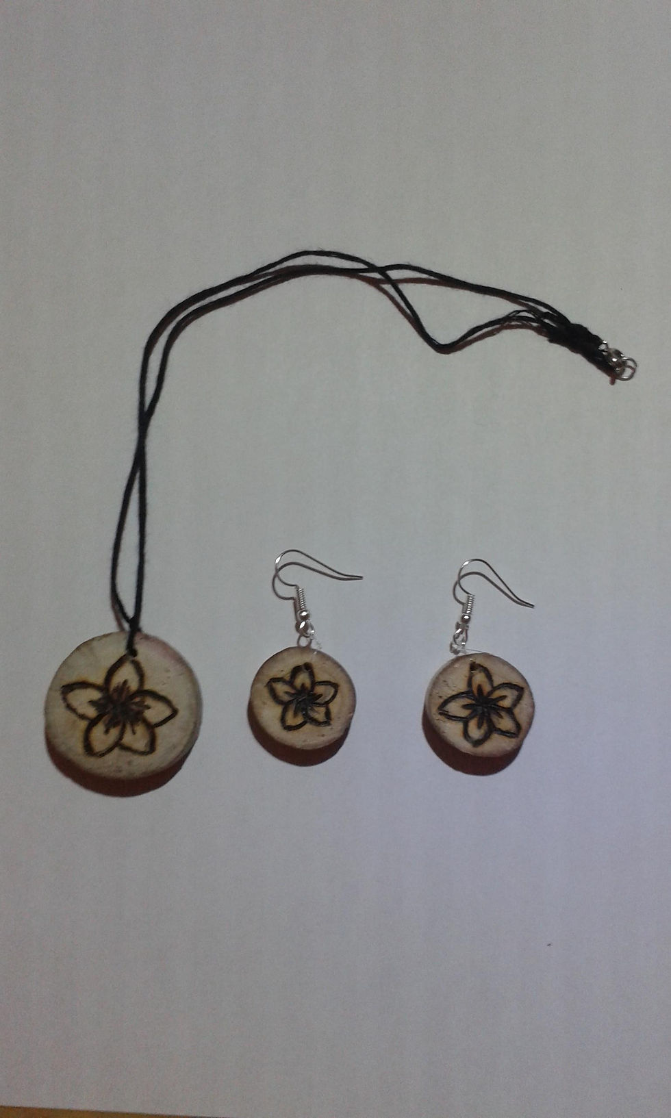 Miniature : parure de bijoux en bois flotté