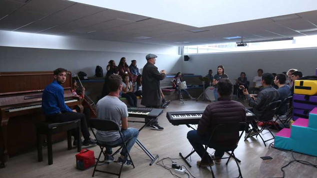 Encuentro Mundial de Jóvenes busca derribar muros y tender puentes con educación.