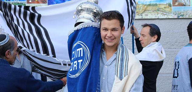 ORT Students Bring New Torah to CIM-ORT