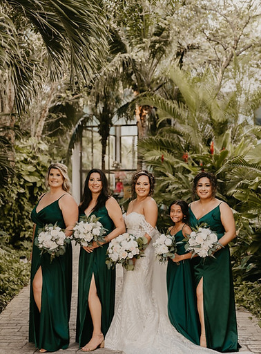 Bride and bridemaids mexico tropical destination wedding