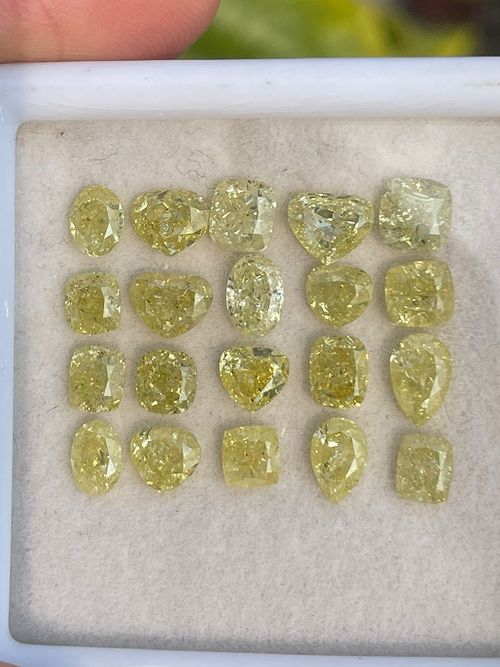 Thumbnail: 9.70 CT 20pcs Natural Fancy Yellow color Diamond Pear/Oval/Cushion cut Diamond