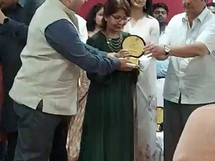Entrepreneur Deepak Tekchandani and Dr. Sonia Tekchandhani got felicitated by Mangal Lodha ji